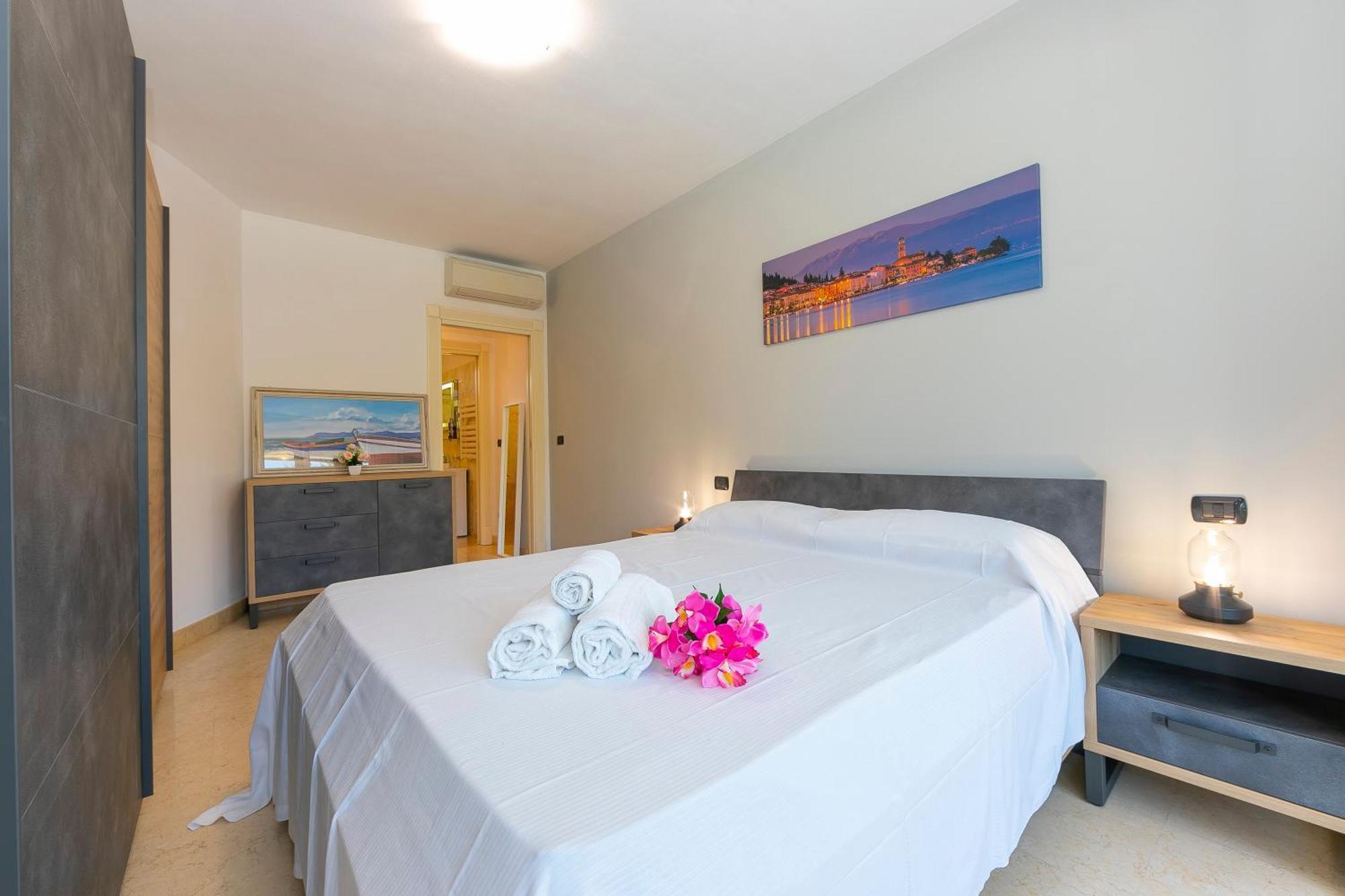 Rivoltella Apt With Pool 600M From Lake - Happy Rentals Desenzano del Garda Dış mekan fotoğraf