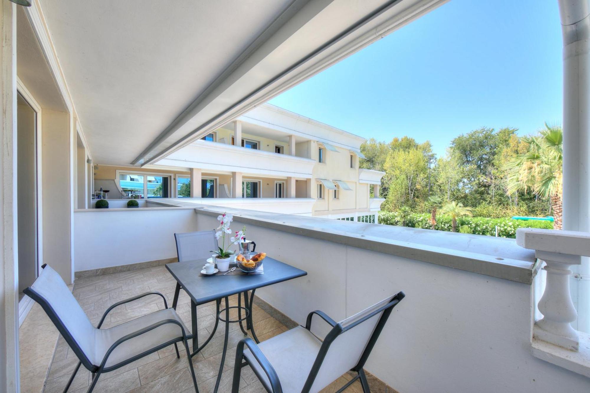 Rivoltella Apt With Pool 600M From Lake - Happy Rentals Desenzano del Garda Dış mekan fotoğraf